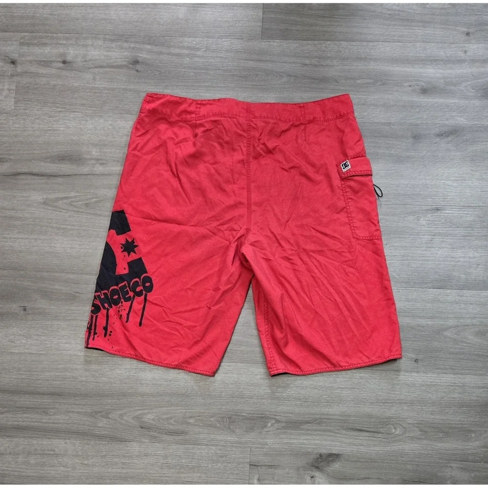 Y2K VTG DC Shoes Board Shorts Red Graphic Logo Cargo Graffiti Skate Surf Mens 38